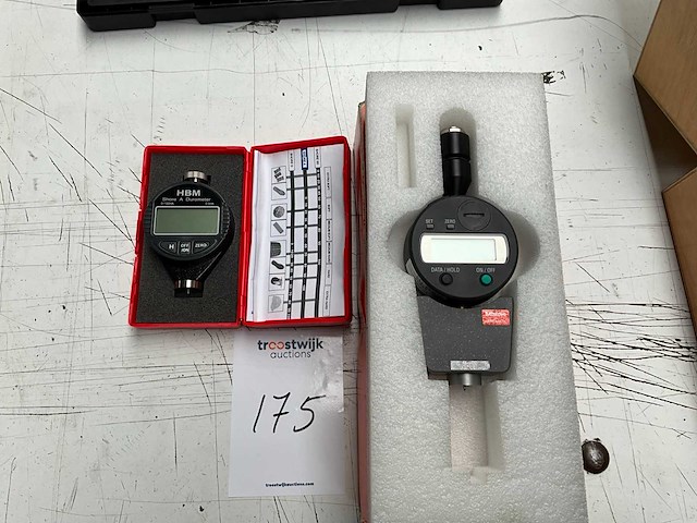 Mitutoyo & hbm hardmatic hh-336 durometer / hardheidsmeter (2x) - afbeelding 1 van  4