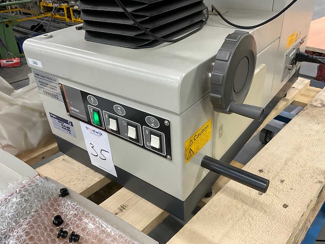 Mitutoyo pj-3000 profielprojector - afbeelding 4 van  8