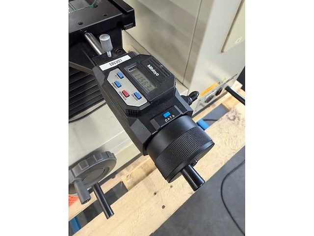 Mitutoyo pj-3000 profielprojector - afbeelding 5 van  8