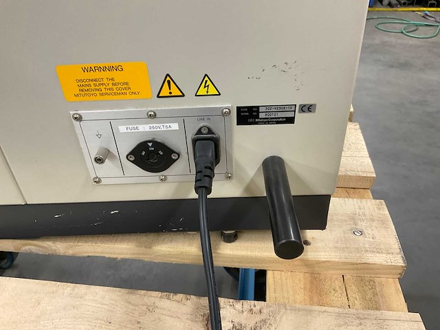 Mitutoyo pj-3000 profielprojector - afbeelding 7 van  8