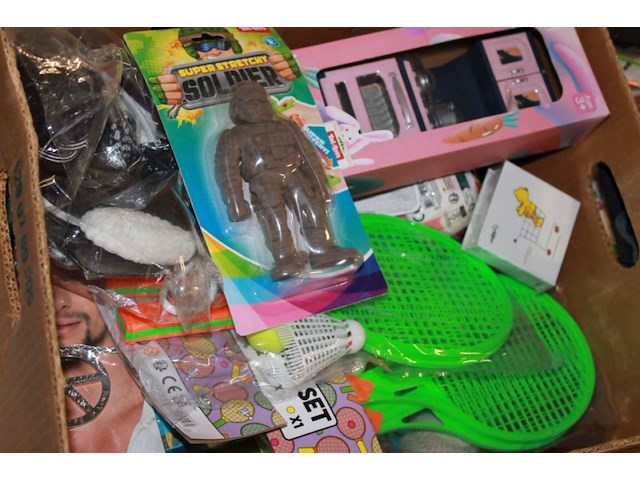 Mix bananen doos met speelgoed ruim 35 stuk in ds l - afbeelding 3 van  7