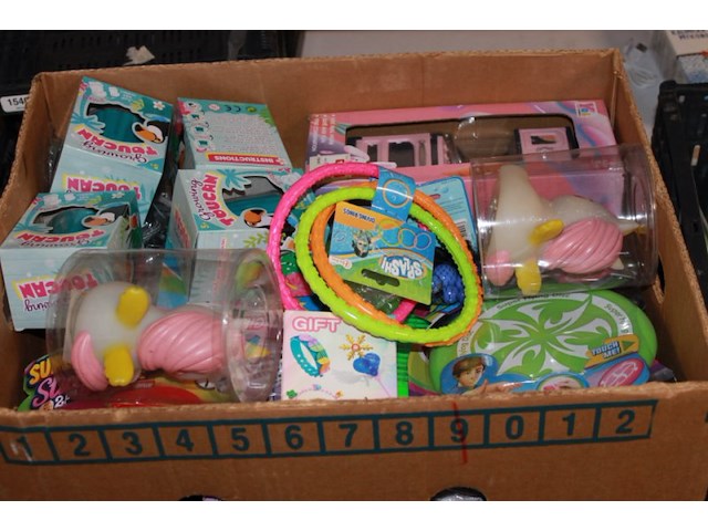 Mix bananen doos met speelgoed ruim 35 stuk in ds l - afbeelding 4 van  7