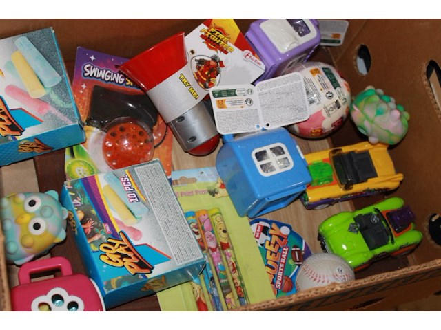 Mix bananen doos met speelgoed ruim 35 stuk in ds l - afbeelding 5 van  7