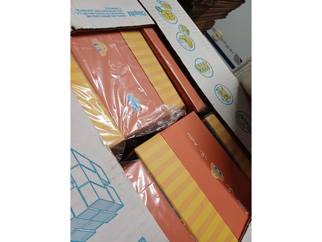 Mix doos a met koffers - afbeelding 2 van  3