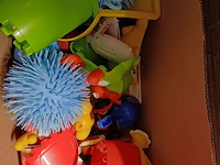 Mix doos e met oa apel en speelgoed - afbeelding 2 van  3