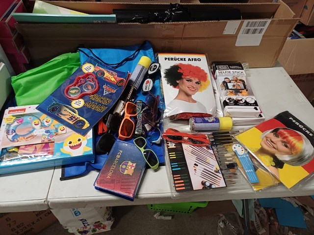 Mix doos met restanten ruim 25 stuks - afbeelding 1 van  7