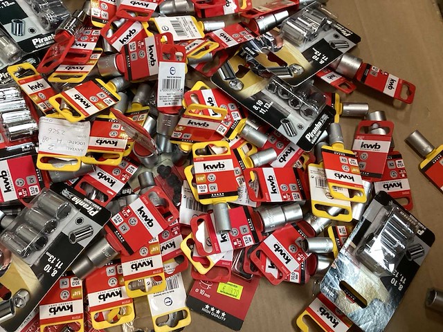 Mix kavel diverse doppen en hulpstukken (177x) - afbeelding 2 van  3