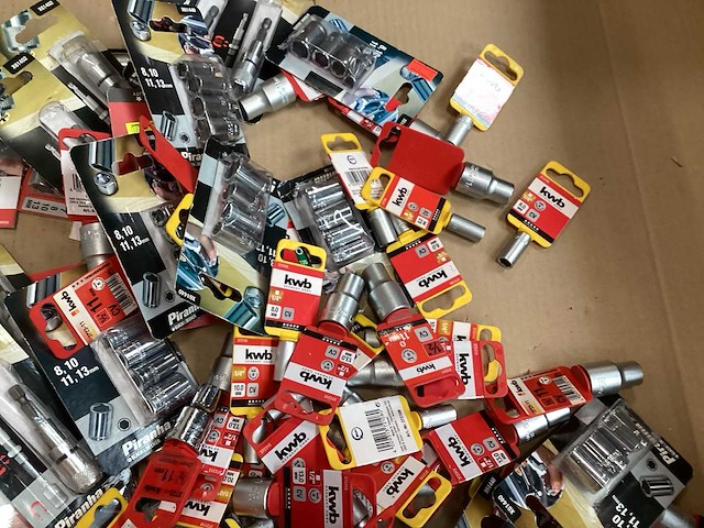 Mix kavel diverse doppen en hulpstukken (177x) - afbeelding 3 van  3