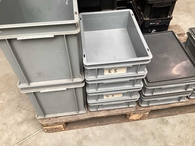 Mix kavel diverse magazijnbakken - afbeelding 2 van  4