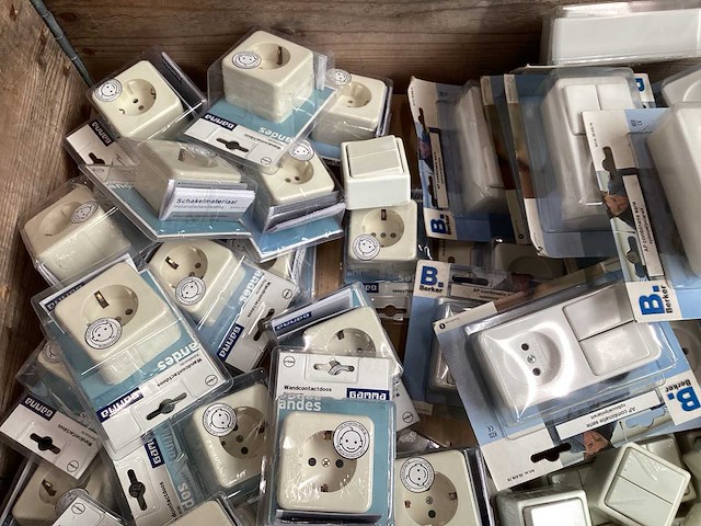 Mix kavel diverse schakelmateriaal (135x) - afbeelding 2 van  7