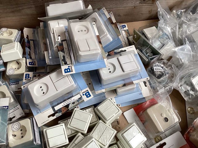 Mix kavel diverse schakelmateriaal (135x) - afbeelding 4 van  7