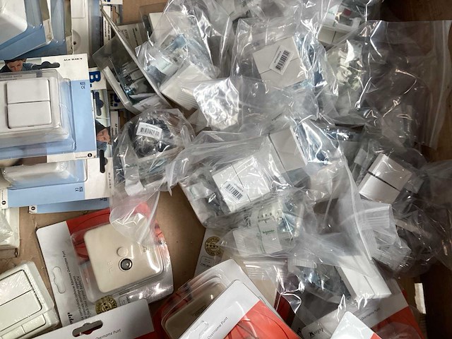 Mix kavel diverse schakelmateriaal (135x) - afbeelding 6 van  7