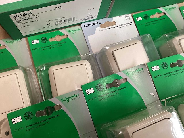 Mix kavel diverse schakelmateriaal - afbeelding 3 van  7