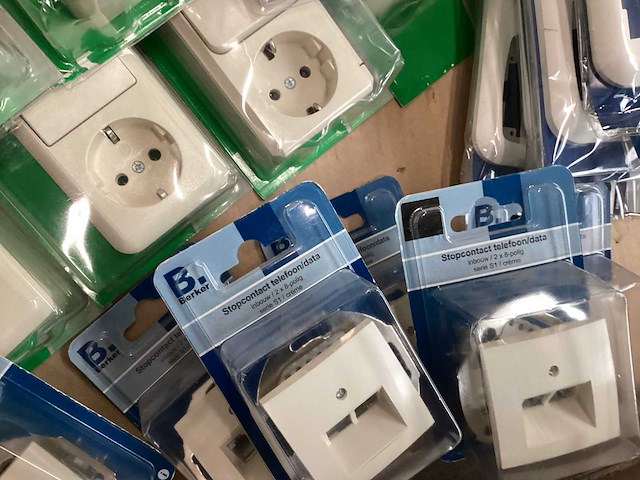 Mix kavel diverse schakelmateriaal - afbeelding 5 van  7