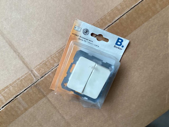 Mix kavel diverse schakelmateriaal - afbeelding 2 van  6