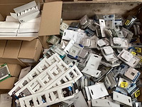 Mix kavel diverse schakelmateriaal - afbeelding 1 van  4