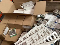 Mix kavel diverse schakelmateriaal - afbeelding 2 van  4