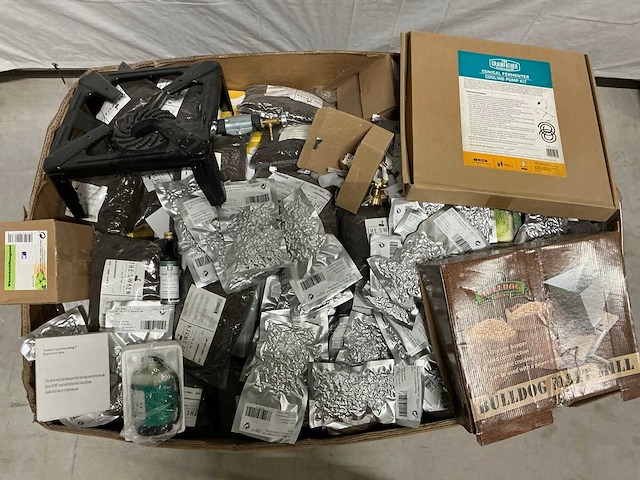 Mix pallet bierbrouw bendodigdheden - afbeelding 1 van  10