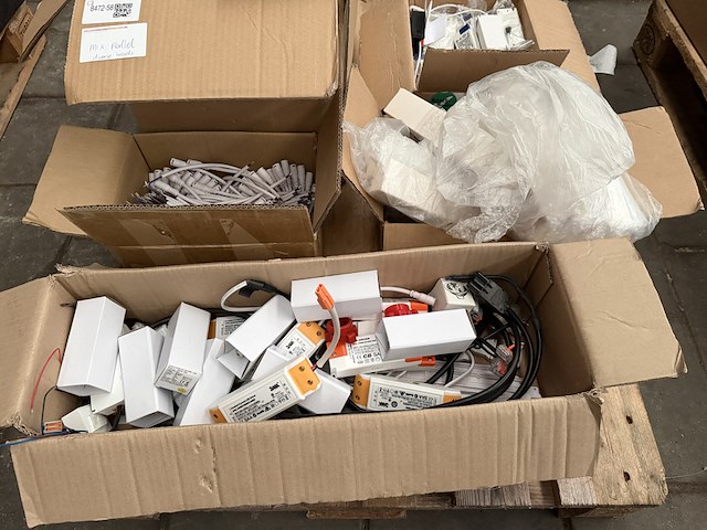 Mix pallet led drivers, kabels en verlichting accessoires - afbeelding 2 van  6