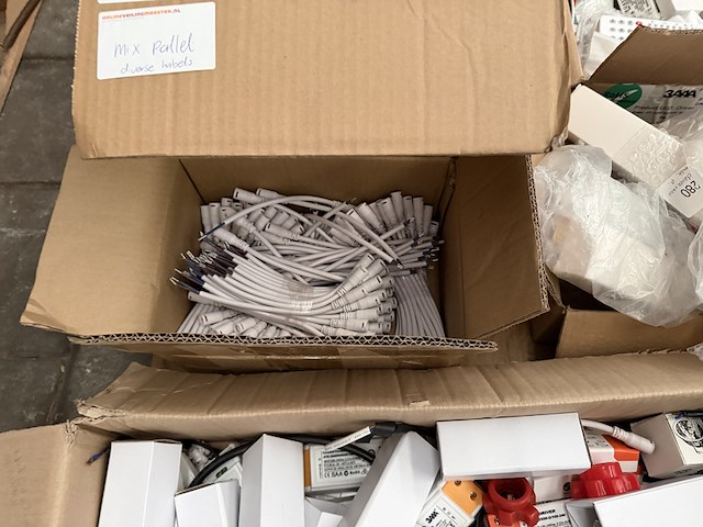 Mix pallet led drivers, kabels en verlichting accessoires - afbeelding 4 van  6