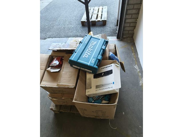 Mix pallet met diverse spullen - afbeelding 1 van  7