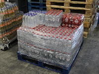 Mix pallet met diverse waters w.o. spa en dolu. tht o.a. 1-26, 12-26 en 7-26. totaal ruim 450 flessen. bod ... - afbeelding 1 van  2