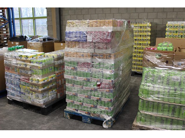 Mix pallet met fris- en energydranken. tht gedeeltelijk verlopen. bod is inclusief 288 euro statiegeldwaarde - afbeelding 1 van  3