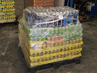 Mix pallet met ruim 40 trays a 12 / 24 blikjes / flesjes van diverse frisdranken w.o. lipton ice-tea, sourc... - afbeelding 1 van  3