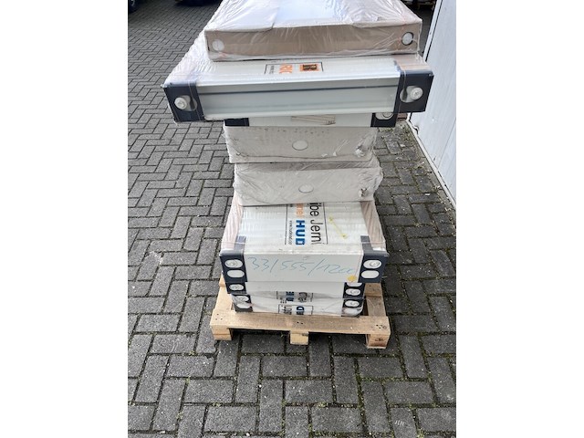 Mix pallet radiatoren | 9 stuks, sanica, type 22 en type 33, wit - afbeelding 2 van  3
