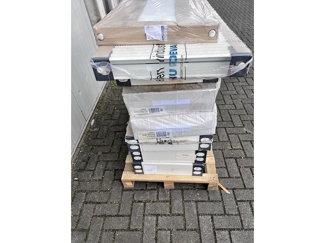 Mix pallet radiatoren | 9 stuks, sanica, type 22 en type 33, wit - afbeelding 3 van  3
