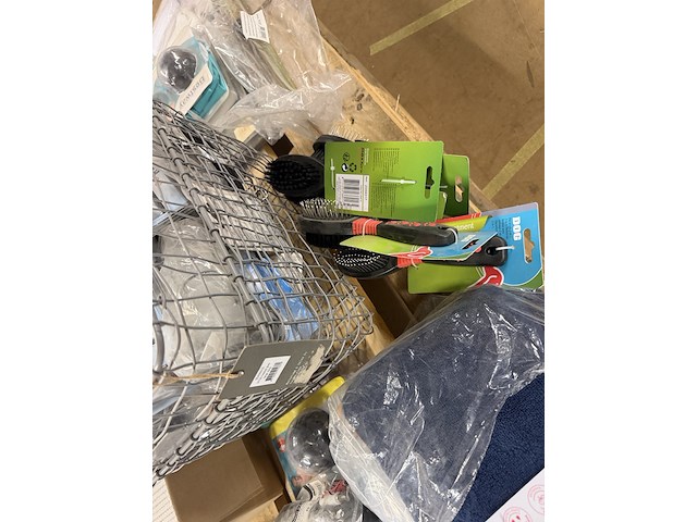 Mix pallet w.o. raamwisser, cover macbook 13", handdoek w.o. bestway, homla - afbeelding 5 van  8