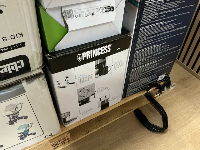 Mix-pallets: huishoudelijke apparaten, elektronica, kinderartikelen, retourzendingen - afbeelding 4 van  8