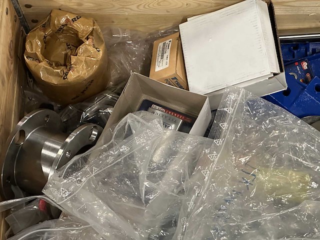 Mix partij onderdelen, sloten, hijsmiddelen, pneumatiek - afbeelding 2 van  10