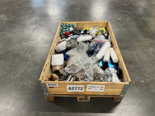 Mix partij onderdelen, sloten, hijsmiddelen, pneumatiek - afbeelding 1 van  10