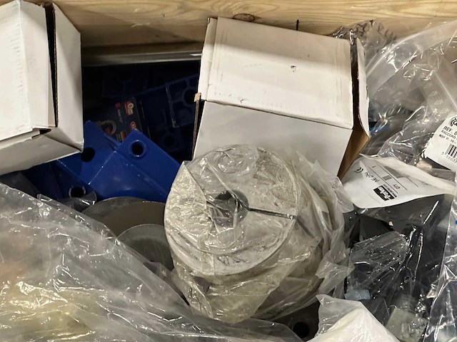 Mix partij onderdelen, sloten, hijsmiddelen, pneumatiek - afbeelding 8 van  10