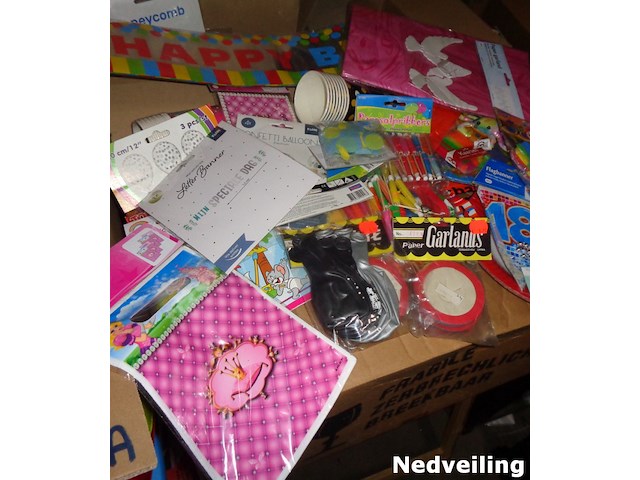 Mixdoos a met 30 artikelen voornamelijk feest - afbeelding 3 van  3