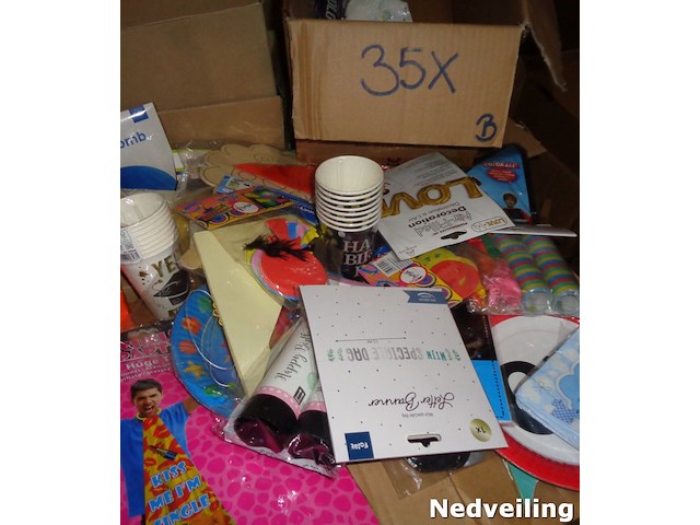 Mixdoos b met 35 artikelen voornamelijk feest - afbeelding 1 van  3