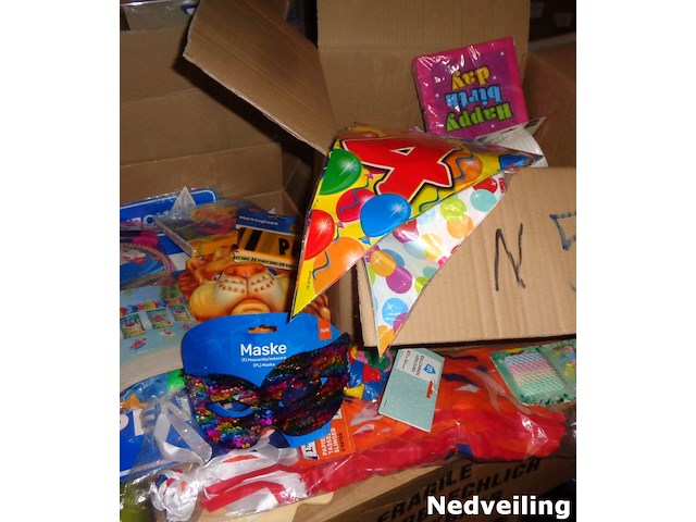 Mixdoos n met 50 artikelen vnl feest - afbeelding 1 van  3