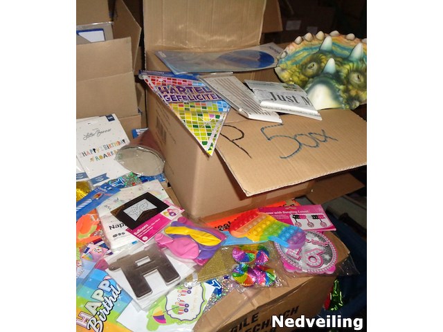 Mixdoos p met 50 artikelen vnl feest - afbeelding 3 van  3