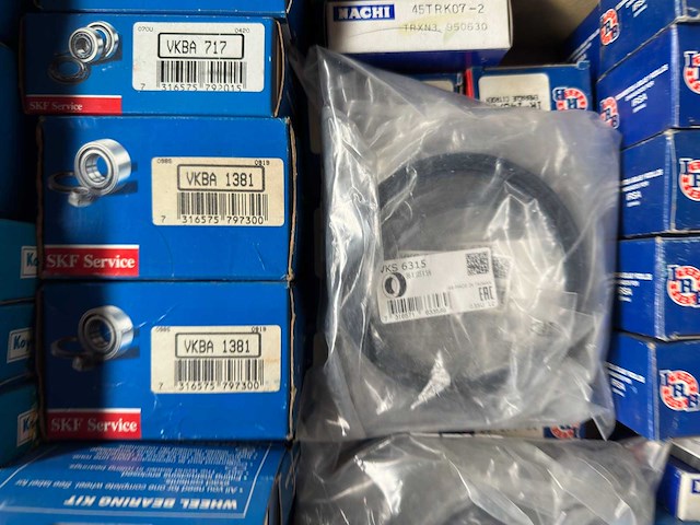 Mixed - partij diverse lagers, wielagerkits en waterpomp 154kg - afbeelding 2 van  14