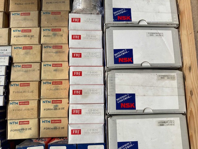 Mixed - partij diverse lagers, wielagerkits en waterpomp 154kg - afbeelding 14 van  14