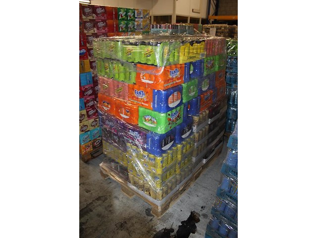 Mixed pallet frisdranken waaronder fanta, dr pepper en schweppes circa 1500 blikken tht oa 3-26, 1-26 en 2-... - afbeelding 2 van  3