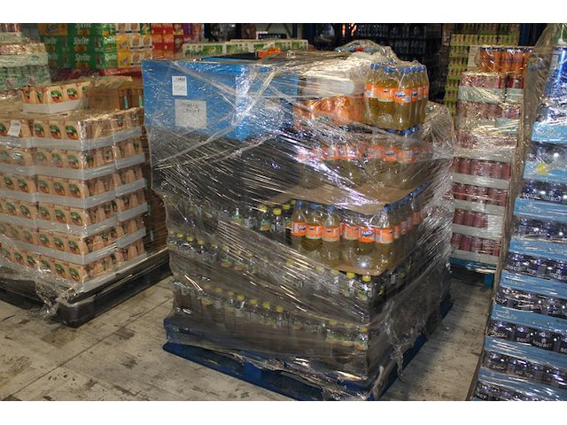 Mixed pallet frisdranken waaronder fanta en fuze tea circa 950 flessen met tht 2025 bod is inclusief 142,... - afbeelding 1 van  2
