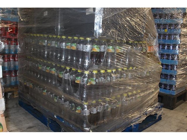 Mixed pallet frisdranken waaronder fanta en fuze tea circa 950 flessen met tht 2025 bod is inclusief 142,... - afbeelding 2 van  2