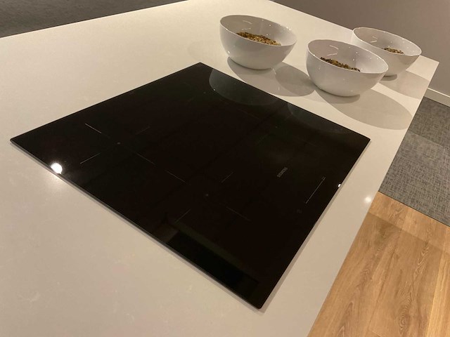 Mk blue ripasso eiland showroomkeuken met kastenwand - afbeelding 2 van  31