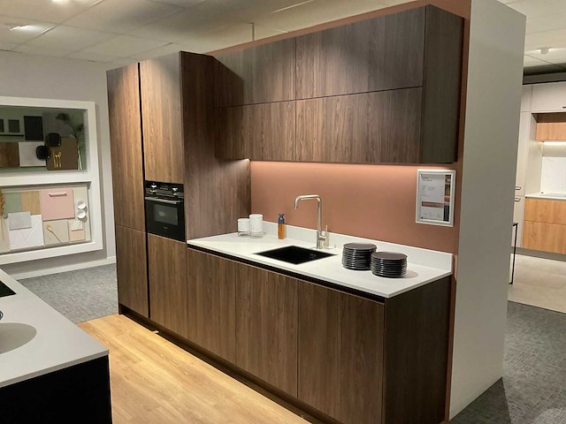 Mk blue ripasso eiland showroomkeuken met kastenwand - afbeelding 5 van  31