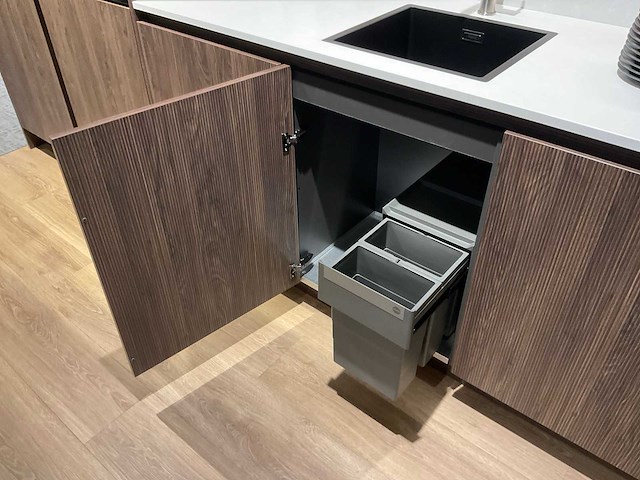 Mk blue ripasso eiland showroomkeuken met kastenwand - afbeelding 6 van  31