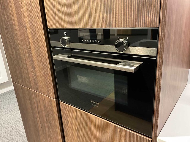 Mk blue ripasso eiland showroomkeuken met kastenwand - afbeelding 13 van  31