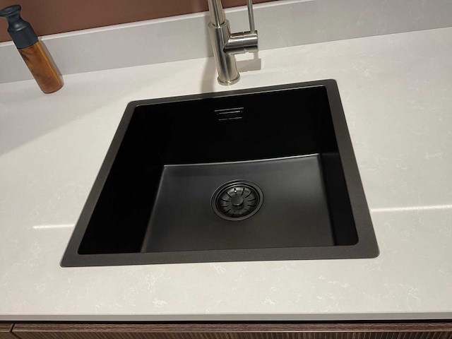 Mk blue ripasso eiland showroomkeuken met kastenwand - afbeelding 18 van  31