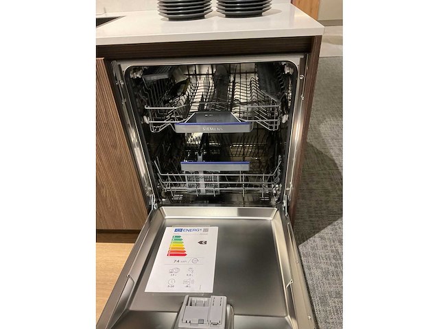 Mk blue ripasso eiland showroomkeuken met kastenwand - afbeelding 19 van  31